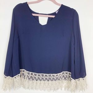 🐢 3?$20 ALYA Longsleeve blouse w/Lace Trim sz M